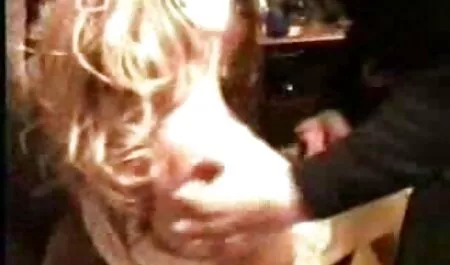 La rubia y los dos atletas involucrados en una anime español xxx pandilla caliente en la piscina