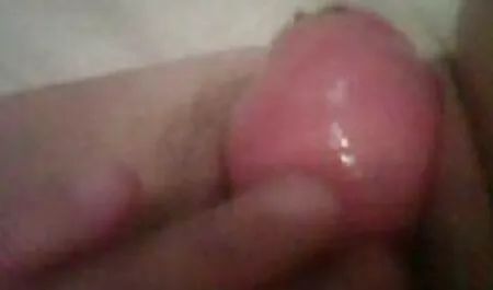 Hermosa rubia trae ella misma al xxx anime en español orgasmo en la cama