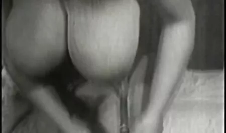 Las niñas convencen a los ver peliculas en español xxx vecinos de que el mal con un hermoso gancho