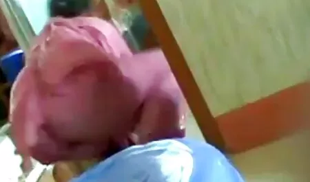 Un hombre pelis eroticas online en español freír la chica en el ano en un chat privado