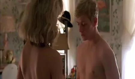 El hombre con el videos de peliculas porno en español Calor entra en la Gran Pelirroja en la vagina apretada