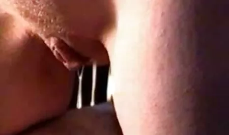 Muñeca positiva tetas ligeras en la sala de parodias xxx en español montaje de una tienda