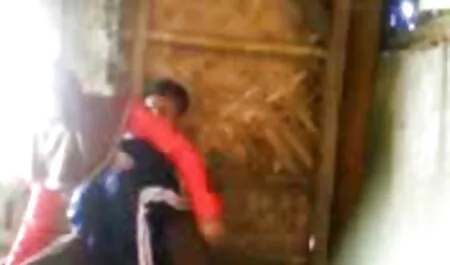 Desnudo pornoitaliano en español Christina sacrifica su boca en el chat privado