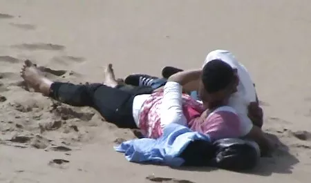 Cortesana de xxx intercambio español fumar una cachimba y disfrutando de la masturbación