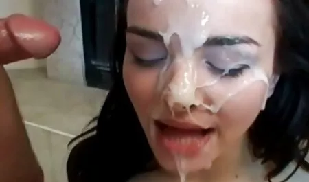 Karina acarició el sombrero de calor xxx full hd español en el baño
