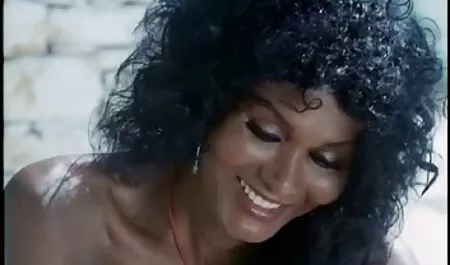 Aventuras sexuales en la playa nudista de sexo xxx en español latino belleza vulgar