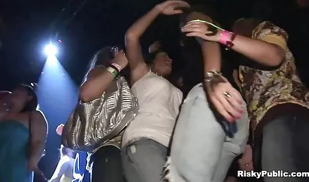 Dos mujeres ansiosas por servir peliculas anales en español al cazador experimentado