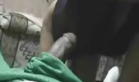 La chica paga porno al aire libre en español por el viaje con buen sexo y una mamada