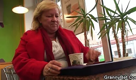 Milana jugando en la cama follando peliculas completas