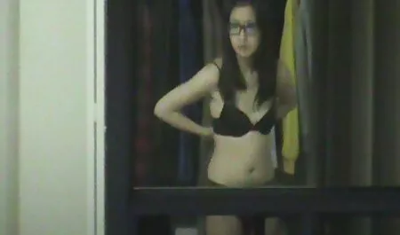 Hermosa esposa disfrutar de beber té con su marido en ver cine porno en español el suelo