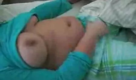 Los alemanes convencieron a hijo de perra porno con drama en español para disparar en la cámara mientras ella chupa