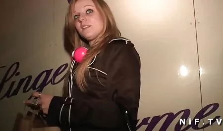 Un hombre con una toalla para pelis de sexo en español hacer un lindo masaje sexual