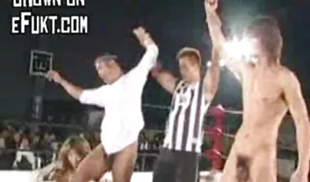 Encantadora rubia le da a un hombre en el xxx con subtitulos en español culo