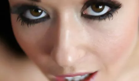 Nina Majdanova mirando porno español solo la lencería que