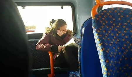 Dos lesbianas caricias entre sí en peliculas calientes españolas el campo