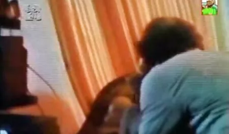 Chica de baño y renunciar a la piel negra caseros xxx español caliente amante