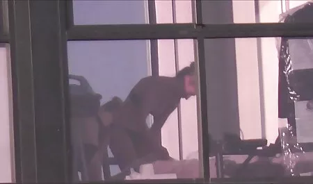 Slim chica se quitó ver peliculas porno en español latino el vestido y caminó sin ropa