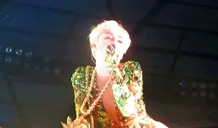 Maria y sus amigos anhelan ver peliculas completas xxx un matón