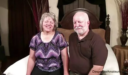 Julianne da la mamada a 1 persona xxx lesbico en español